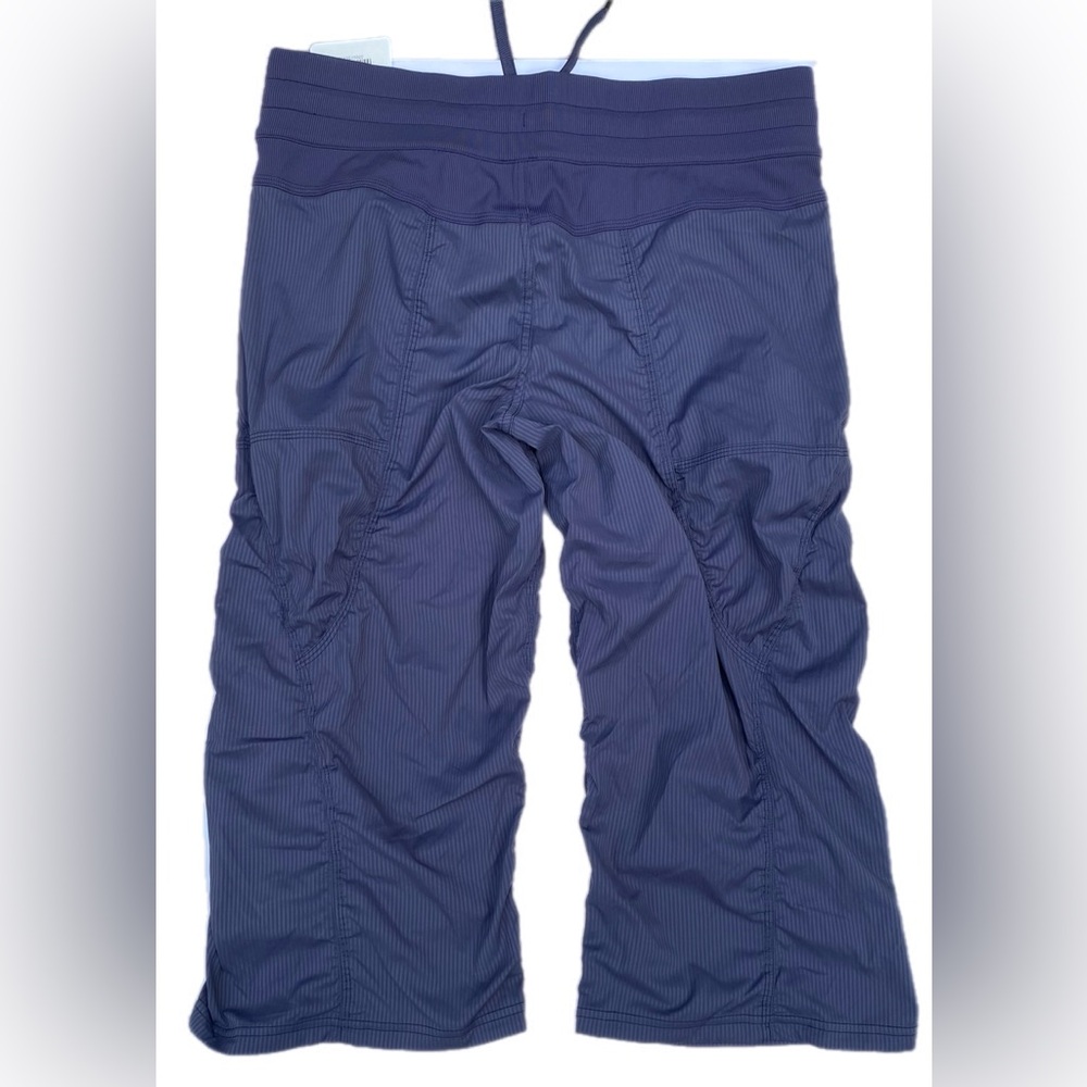 Lululemon Studio Crop *No
Liner Cadet Blue Size 10 NWT - Picture 2 of 8